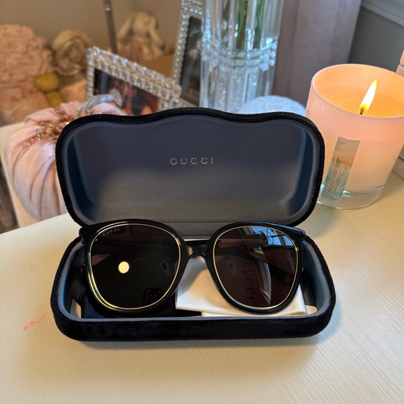 Authentic Gucci Elegant Black Sunglasses.  Pristine Condition.  NWOT. - Picture 2 of 14